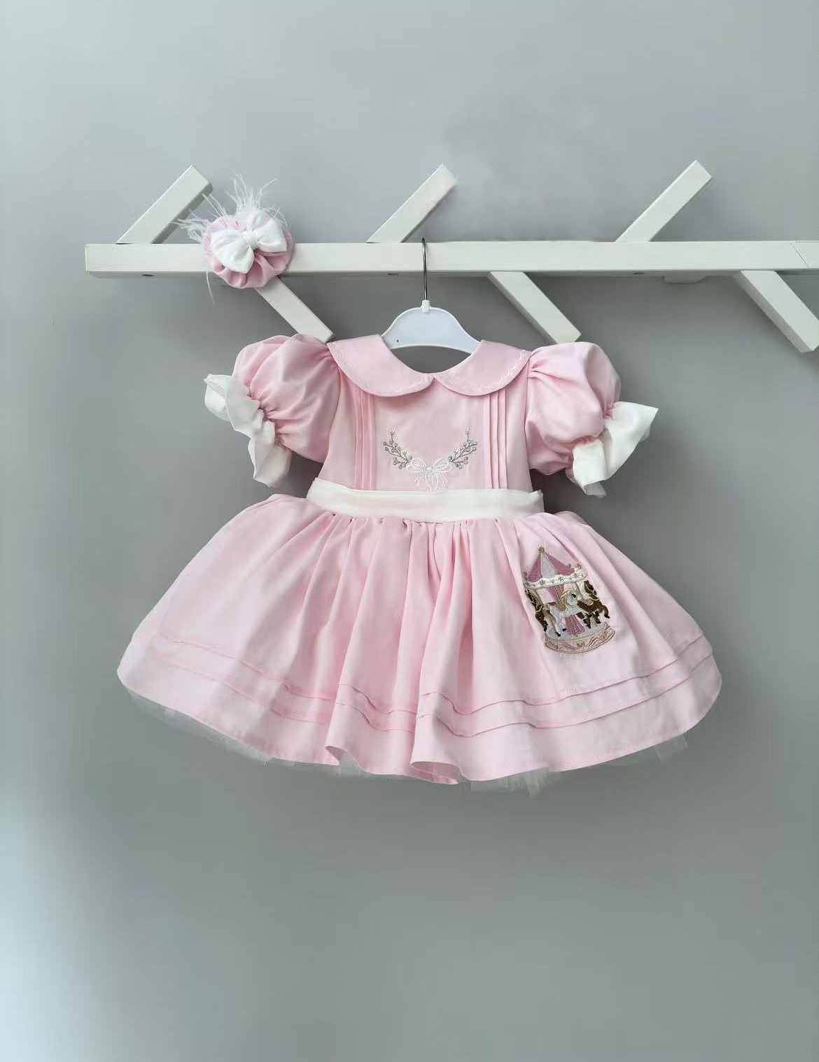 Photography Vintage Style - Robe de princesse vintage brodée carrousel